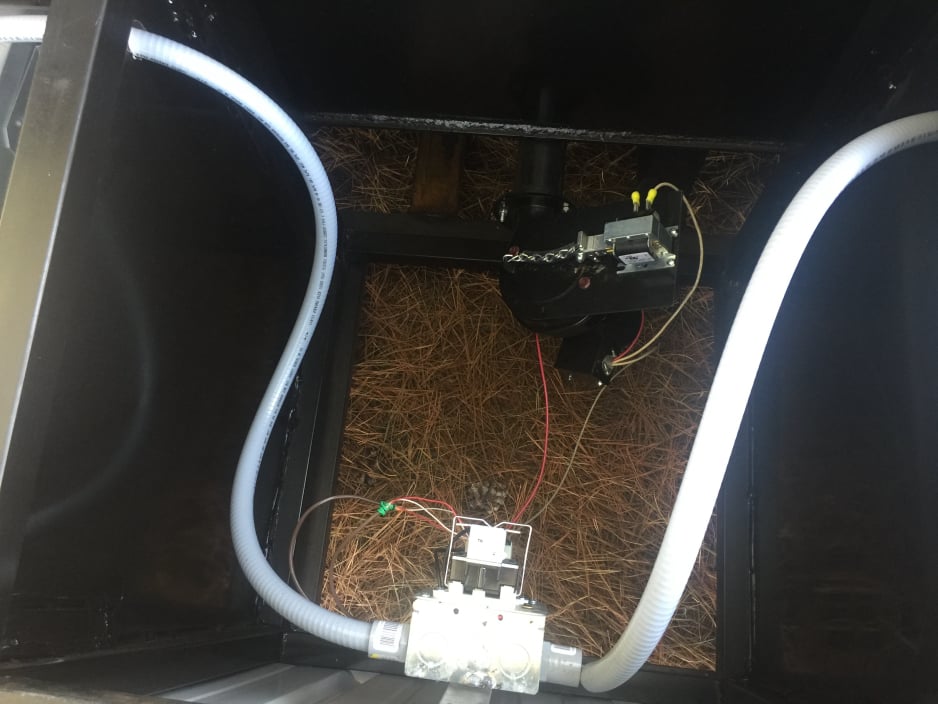 Blowing oxygen under grate